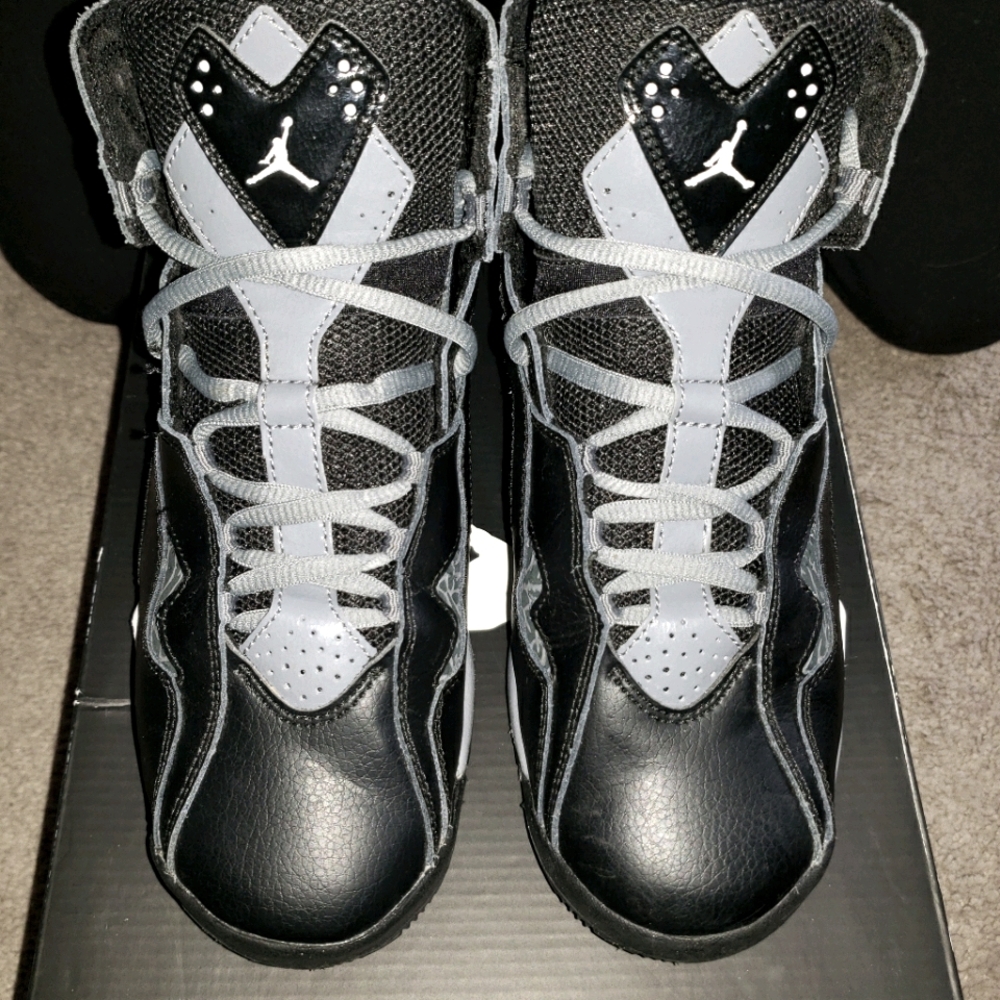 Jordan True Flight 6.5y/8 womens black white grey